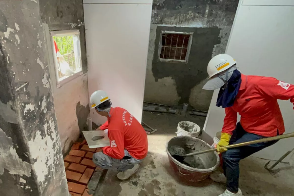 台南做工行善團犧牲假日 為2戶獨老修繕破舊住宅 
